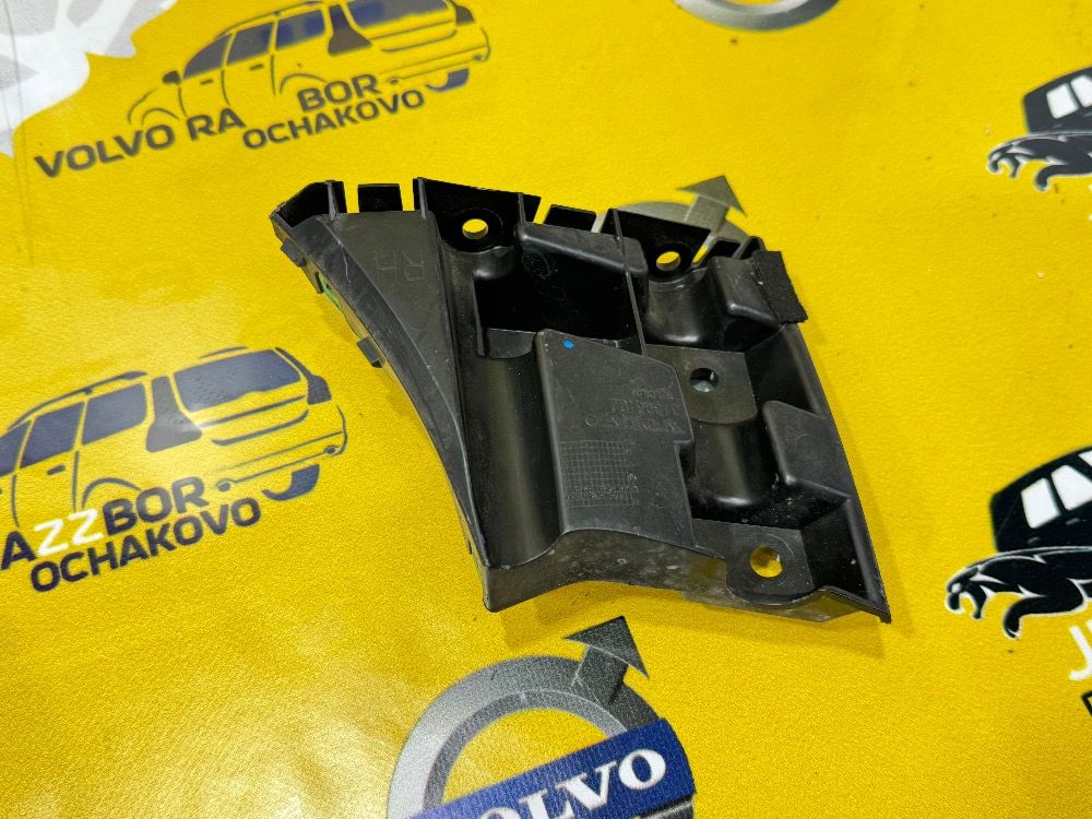 Кронштейн переднего бампера правый Volvo V40 Cross