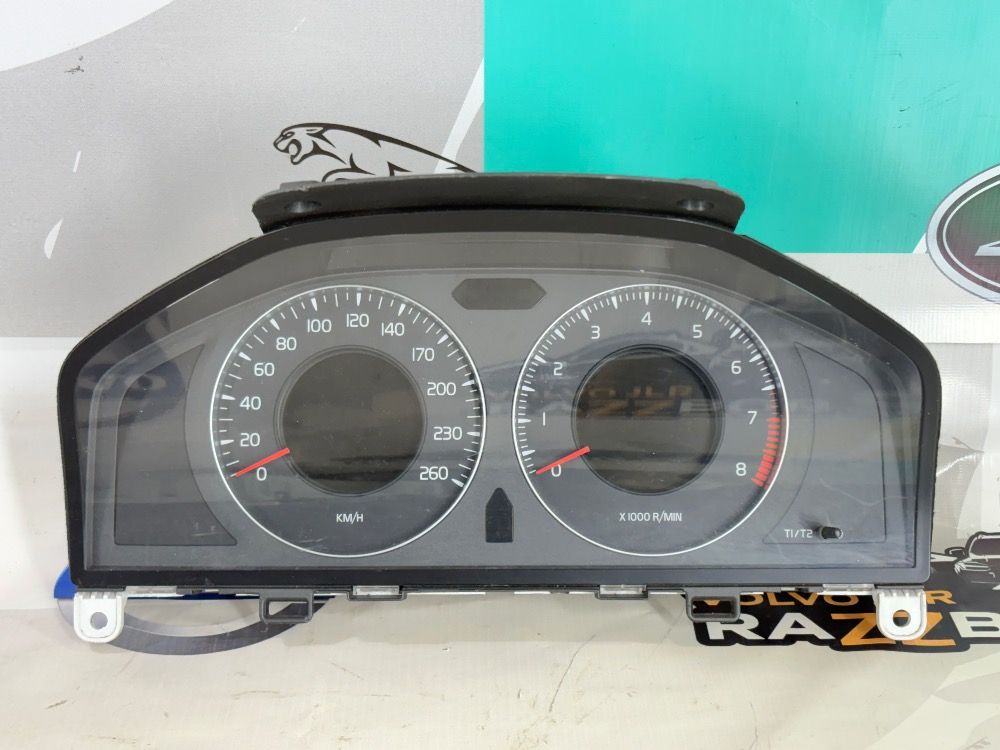 Приборная панель Volvo XC70 S60 V70 S80 31270898