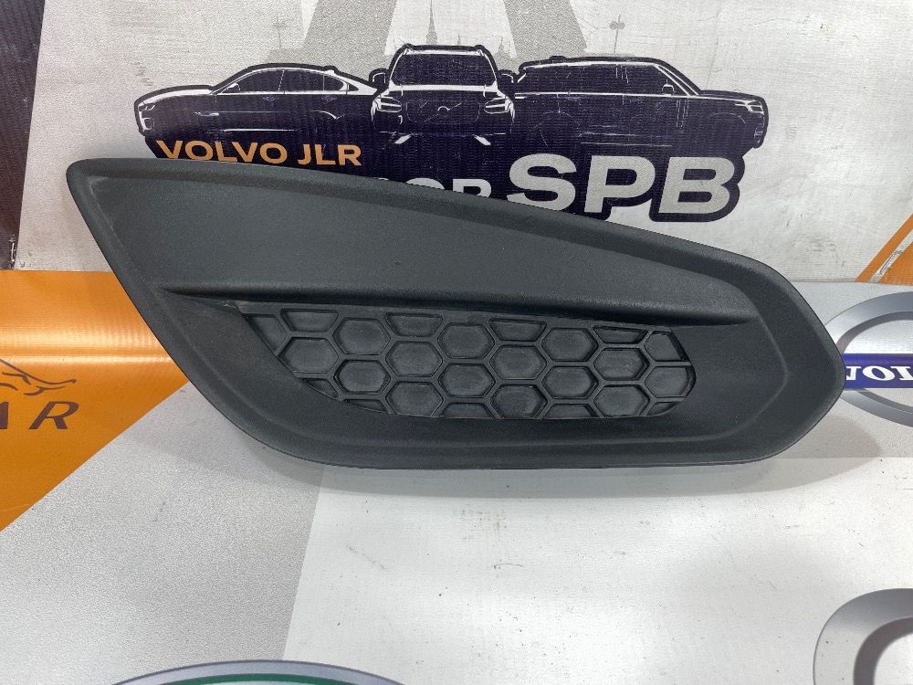 Решетка бампера правая Volvo S60 2010-2013 P3 1