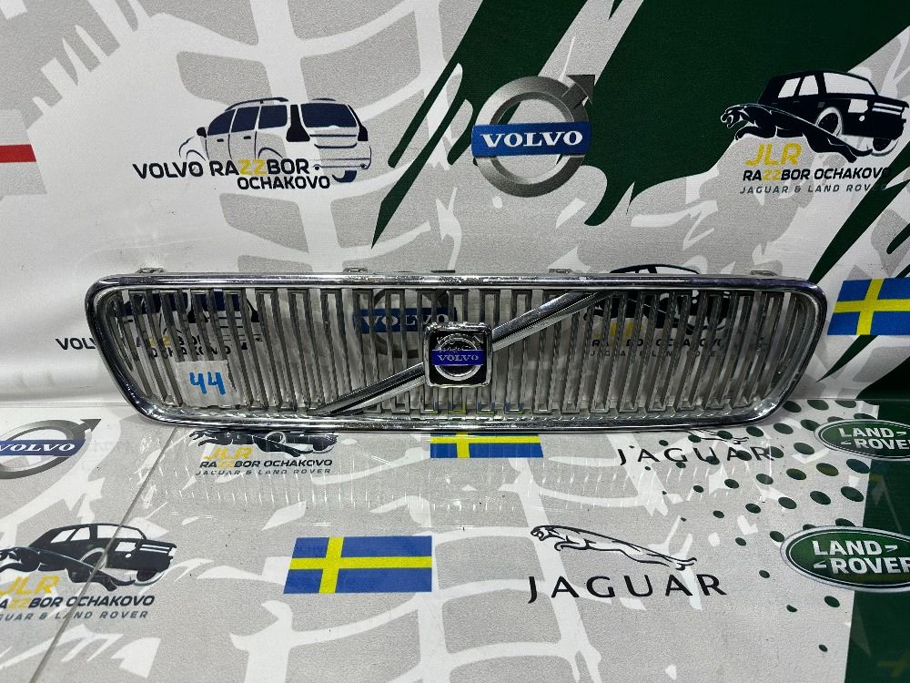 Решетка радиатора Volvo V50 2004-2007