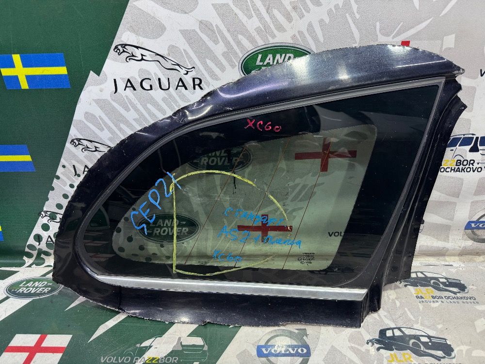 Стекло кузовное глухое правое Volvo XC60 31298061