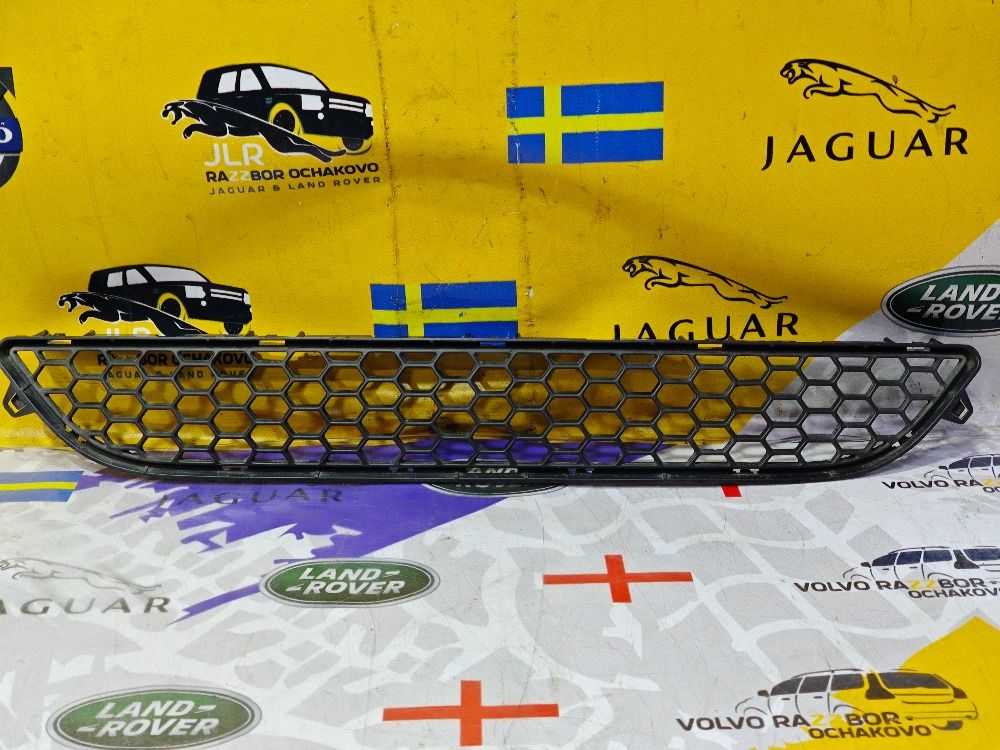 Решетка в бампер центральная Volvo S60 V60 Дорест